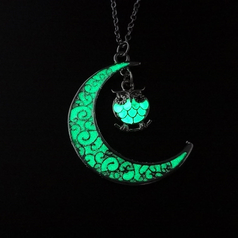 Glowing Pendant Necklace – Silver Plated Chain Jewelry for Women & Girls