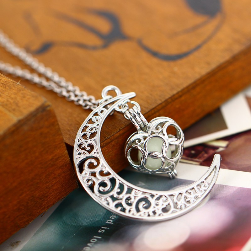 Glowing Pendant Necklace – Silver Plated Chain Jewelry for Women & Girls